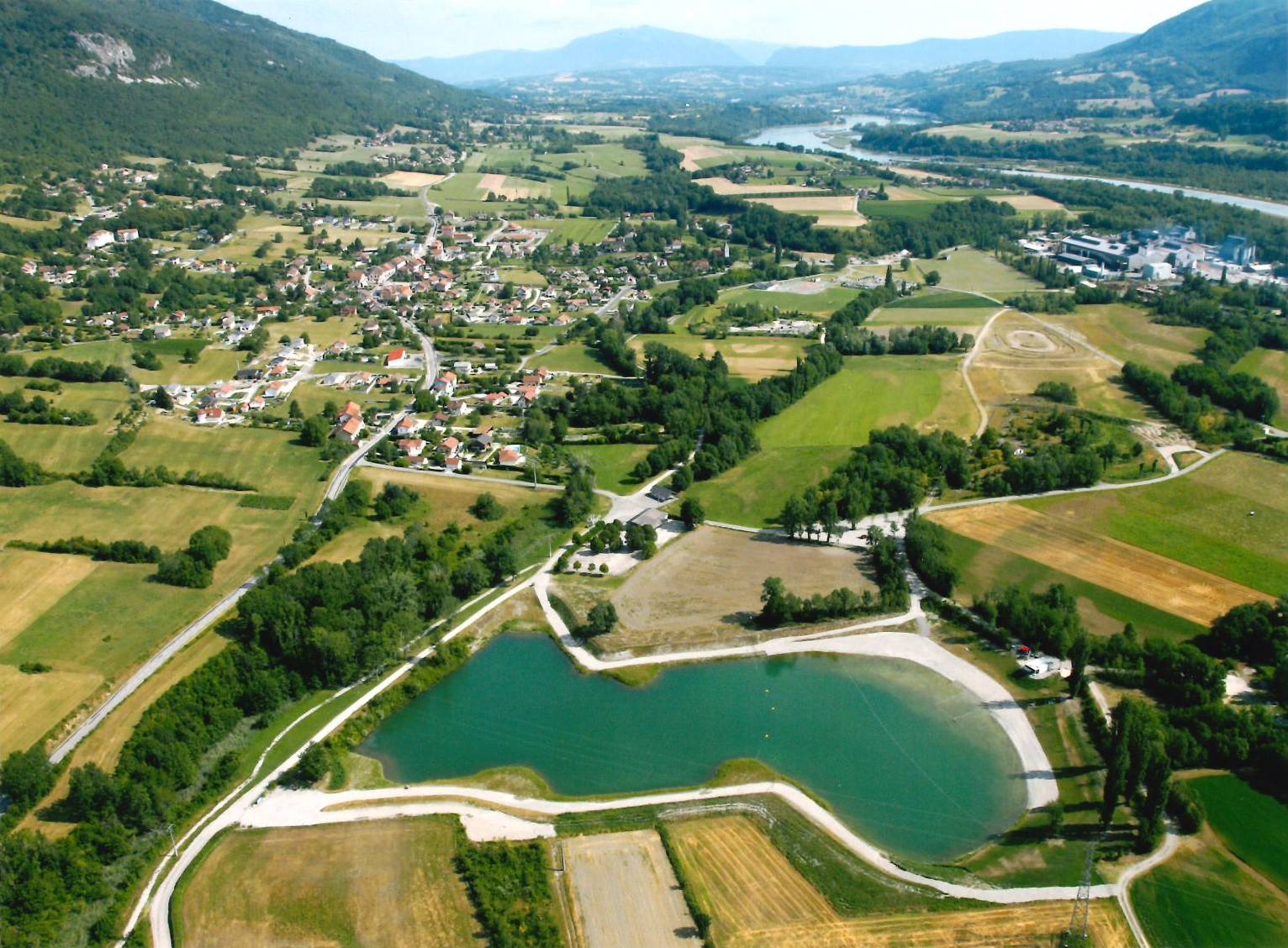 Vue du ciel de la ville d'Anglefort